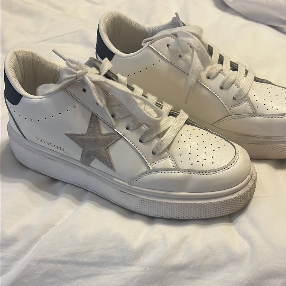 Vintage Havana White and Gray Athletic Shoes